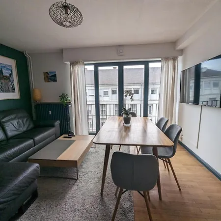 Beautiful 3-room With Cathedral View Апартаменти